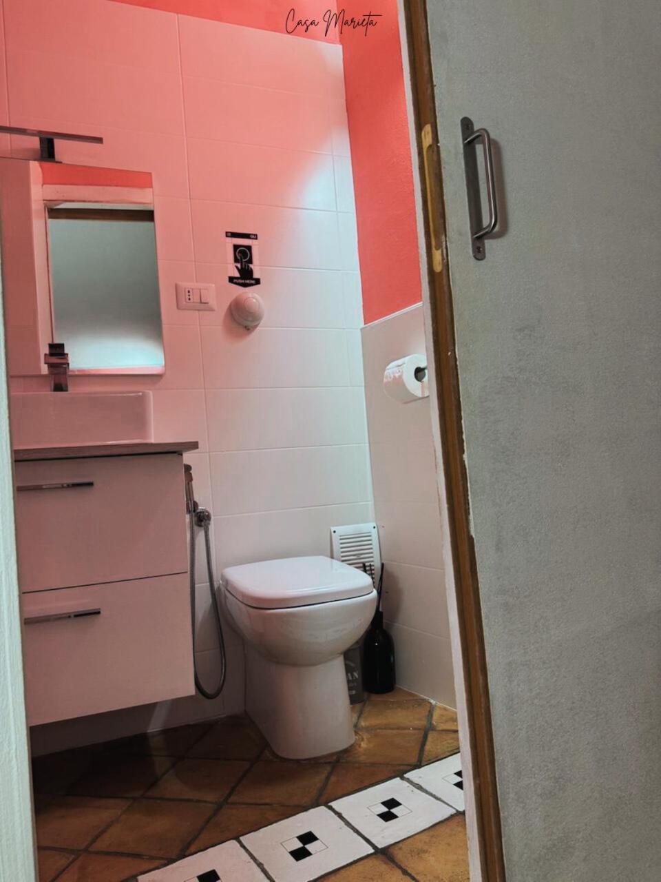 萨尔扎纳 马列塔旅馆酒店 外观 照片